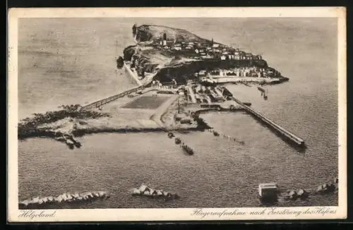 AK Helgoland, Fliegeraufnahme nach Zerstörung des Hafens