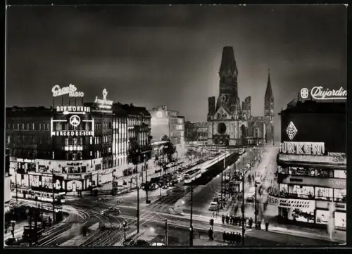 AK Berlin-Charlottenburg, Kurfürstendamm bei Nacht, Blick zu Kaiser Wilhelm-Gedächtniskirche