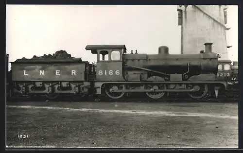 Foto-AK Englische Eisenbahn, Lokomotive No. 8166 der LNER