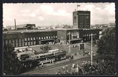 AK Oberhausen / Rhld., Hauptbahnhof, Bahnhofsvorplatz mit Kiosk und Eingangsportal