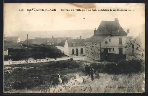 AK Sangatte-Plage, Entrée du village, Au fond, les falaises du cap Blanc-Nez