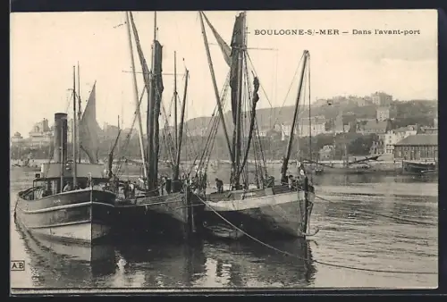 AK Boulogne-sur-Mer, Dans l`avant-port