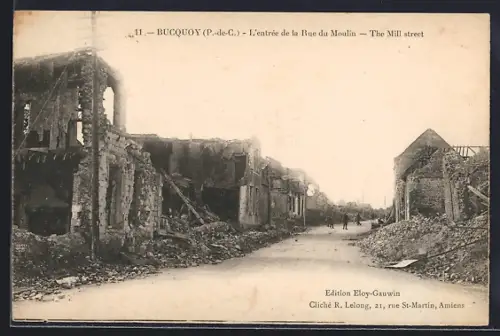 AK Bucquoy /P.-de-C., L`entrée de la Rue du Moulin, Strassenpartie