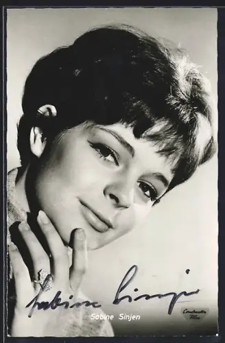 AK Schauspielerin Sabine Sinje im Porträt, Mit Autograph