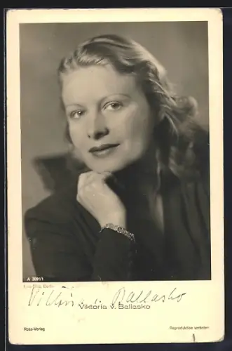 AK Schauspielerin Viktoria von Ballasko im Portrait mit Autograph