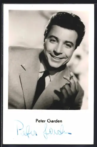 AK Schauspieler Peter Garden lächelnd im Porträt mit Autograph