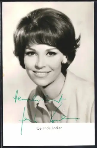 AK Schauspielerin Gerlinde Locker lächelnd im Porträt mit Autograph