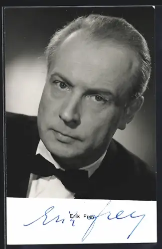 AK Schauspieler Erika Frey im Anzug mit Autograph