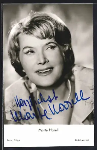 AK Schauspielerin Marte Harell mit Perlenkette, mit Autograph