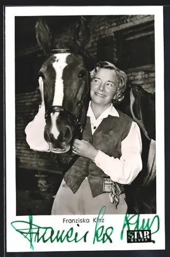 AK Schauspielerin Franziska Kinz mit Pferd, mit Autograph