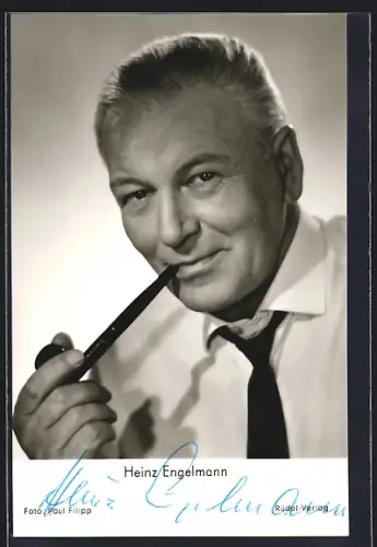 AK Heinz Engelmann mit Pfeife, Autograph