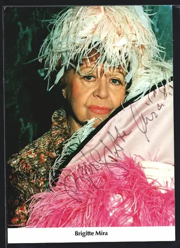AK Brigitte Mira mit Federboa, Autograph