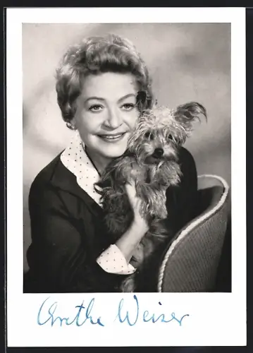 AK Grethe Weiser mit Hund, Autograph
