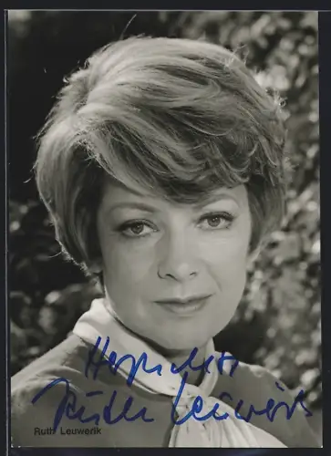 AK Ruth Leuwerik mit ernstem Blick, Autograph