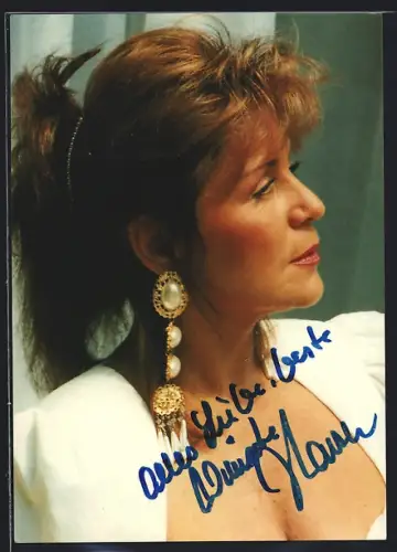 AK Inge Larsen mit Ohrhänger, Autograph