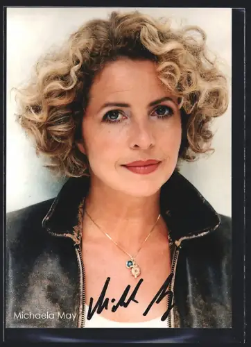 AK Michaela May in einer Lederjacke, Autograph