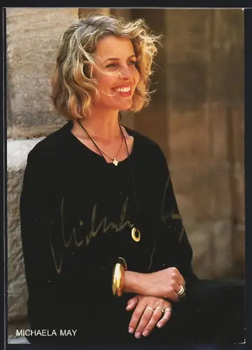 AK Michaela May mit wehendem Haar, Autograph