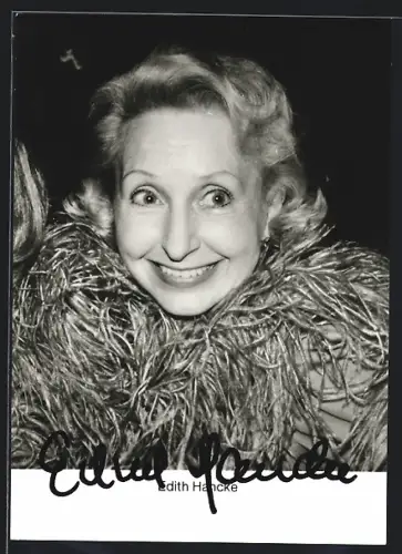 AK Edith Hancke mit Federboa, Autograph