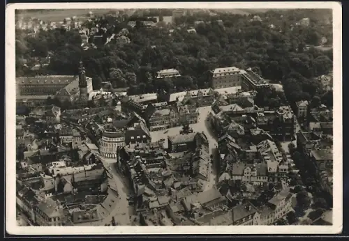 AK Weimar / Thüringen, Fliegeraufnahme von Schloss, Markt und Goethes Geburtshaus