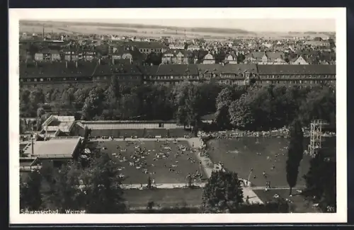AK Weimar / Thüringen, Blick auf Schwansebad mit Stadtpanorama