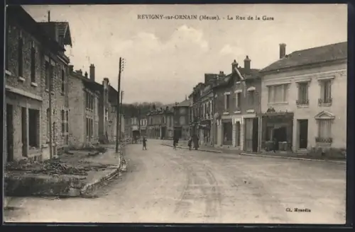 AK Revigny-sur-Ornain /Meuse, La Rue de la Gare, Strassenpartie