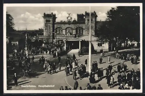 AK Saarbrücken, Strassenleben am Hauptbahnhof
