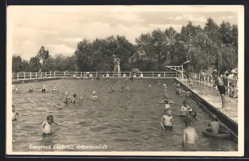 AK Langenau / Württ., Schwimmbad mit Badegästen