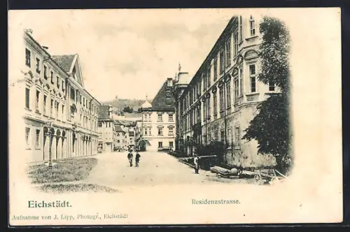 AK Eichstätt, Residenzstrasse, Partie mit Blick zum Berg