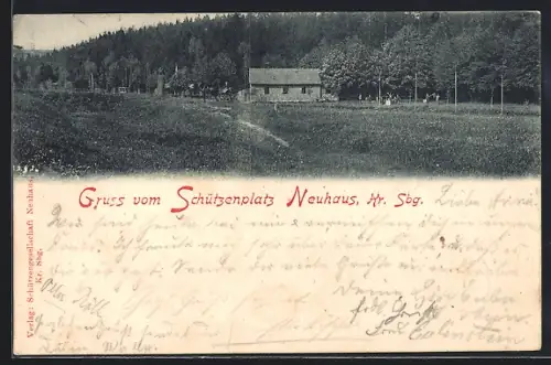 AK Neuhaus / Sonneberg, Schützenplatz mit Gebäude am Waldrand