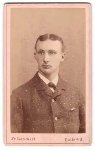 Fotografie F. Benckert, Halle a. S., Gr. Ulrich-Strasse 28, Adolf Glaser im Porträt 1885