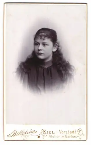 Fotografie Billström, Kiel, Vorstadt 9, Porträt einer jungen Frau