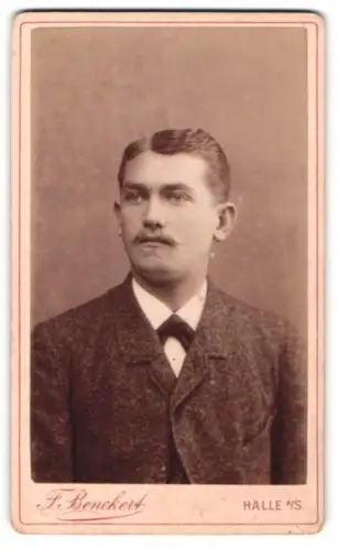 Fotografie F. Benckert, Halle a. S., Gr. Ulrich-Strasse 28, C. Kress im Porträt 1885