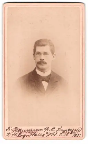 Fotografie F. Benckert, Halle a. S., Gr. Ulrich-Strasse 28, R. Baumann mit Schnurrbart 1885