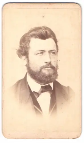 Fotografie Baldi & Wüthle, Salzburg, Porträt eines Mannes mit Bart