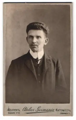 Fotografie Atelier Germania, Beuthen, Bahnhofstr. 30, Porträt eines eleganten Mannes