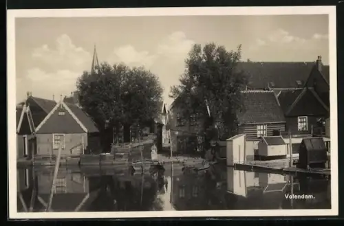 AK Volendam, Ortspartie am Hafen