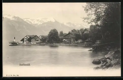 AK Iseltwald, Ortspartie mit Bergen