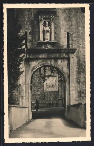 AK Dubrovnik, Blick auf einen Torbogen