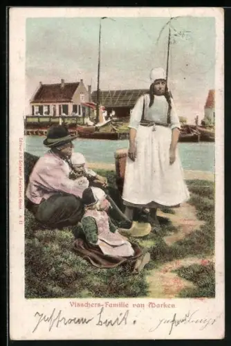 AK Marken, Fischersfamilie in Tracht