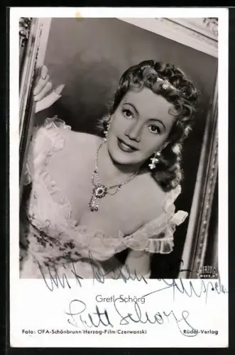 AK Schauspielerin Gretl Schörg mit festlichem Kleid und Schmuck, Autograph