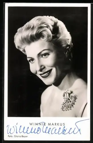 AK Schauspielerin Winnie Markus mit toller Frisur, Autograph