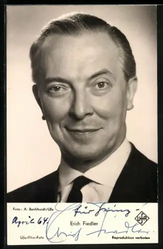 AK Schauspieler Erich Fiedler mit smartem Lächeln, Autograph
