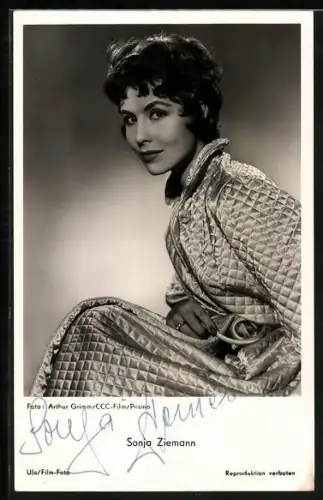AK Schauspielerin Sonja Ziemann in Liebe ohne Illusion, Autograph