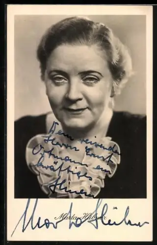 AK Schauspielerin Marta Hübner mit charmantem Lächeln, Autograph
