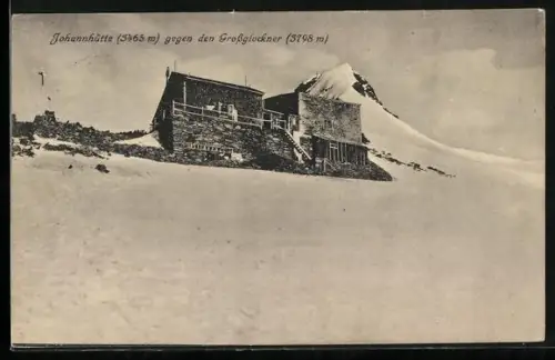 AK Johannhütte gegen den Grossglockner im Schnee