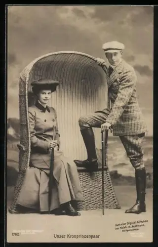 AK Kronprinz Wilhelm von Preussen mit seiner Gemahlin am Strandkorb