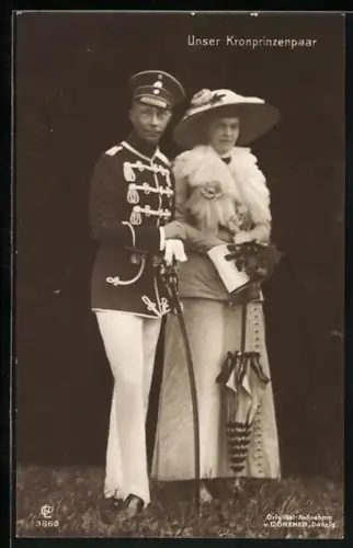AK Kronprinz Wilhelm von Preussen in Husarenuniform mit seiner Gemahlin