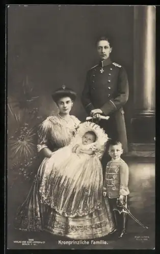 AK Kronprinzliche Familie, Montage