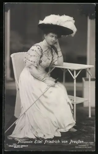 AK Prinzessin Eitel Friedrich von Preussen mit grossem Hut und Spazierstock