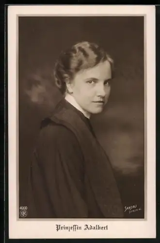 AK Prinzessin Adelheid von Sachsen-Meiningen in einem Mantel